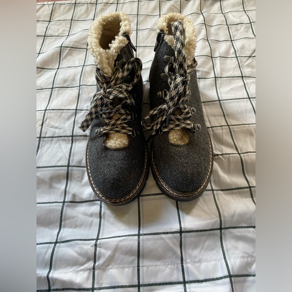 Madden NYC Women's SIZE 6 Gray Flannel Hiker Wedge Faux Fur Lace Up Boots NEW - Picture 2 of 6